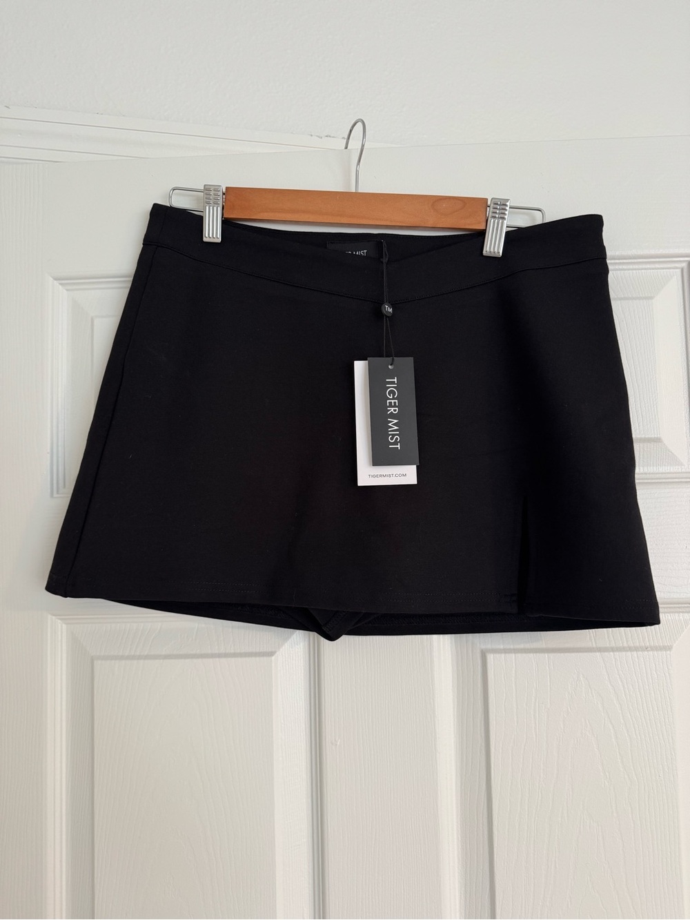 NWT Tiger Mist Black Mini Skirt